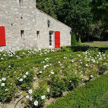 Les Nefliers D'hotes Bed & Breakfast