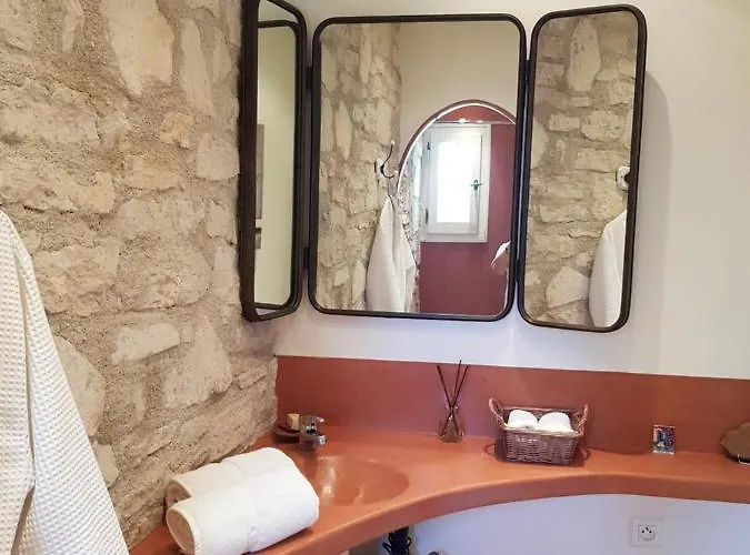 Les Néfliers D'hôtes 4*