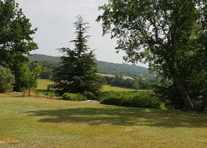 Les Néfliers D'hôtes Couette-café 4*