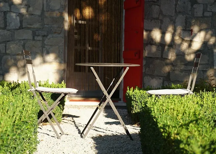 Couette-café Les Néfliers D'hôtes Céreste