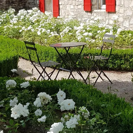 Les Nefliers D'hotes