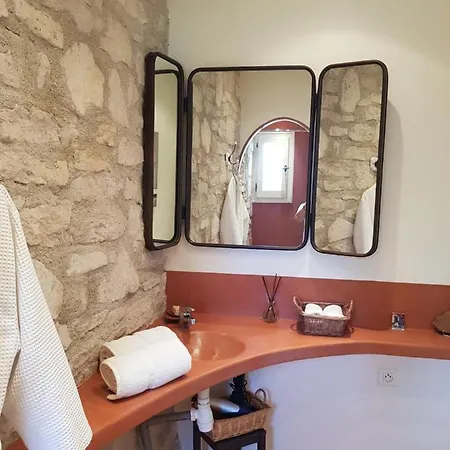 Les Néfliers D'hôtes 4*
