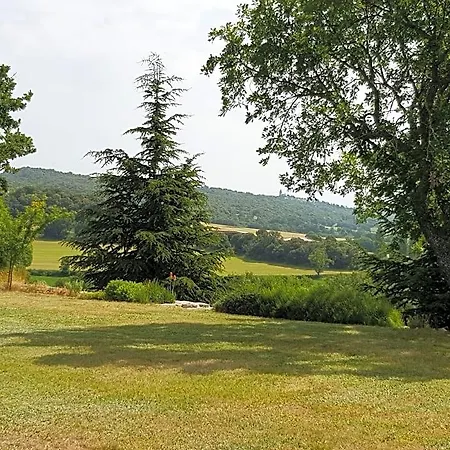 Les Nefliers D'hotes Bed & Breakfast 4*