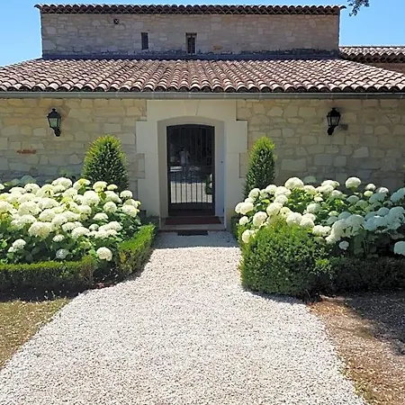 Les Nefliers D'hotes Bed & Breakfast 4*