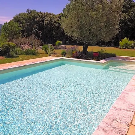 Les Nefliers D'hotes Bed & Breakfast